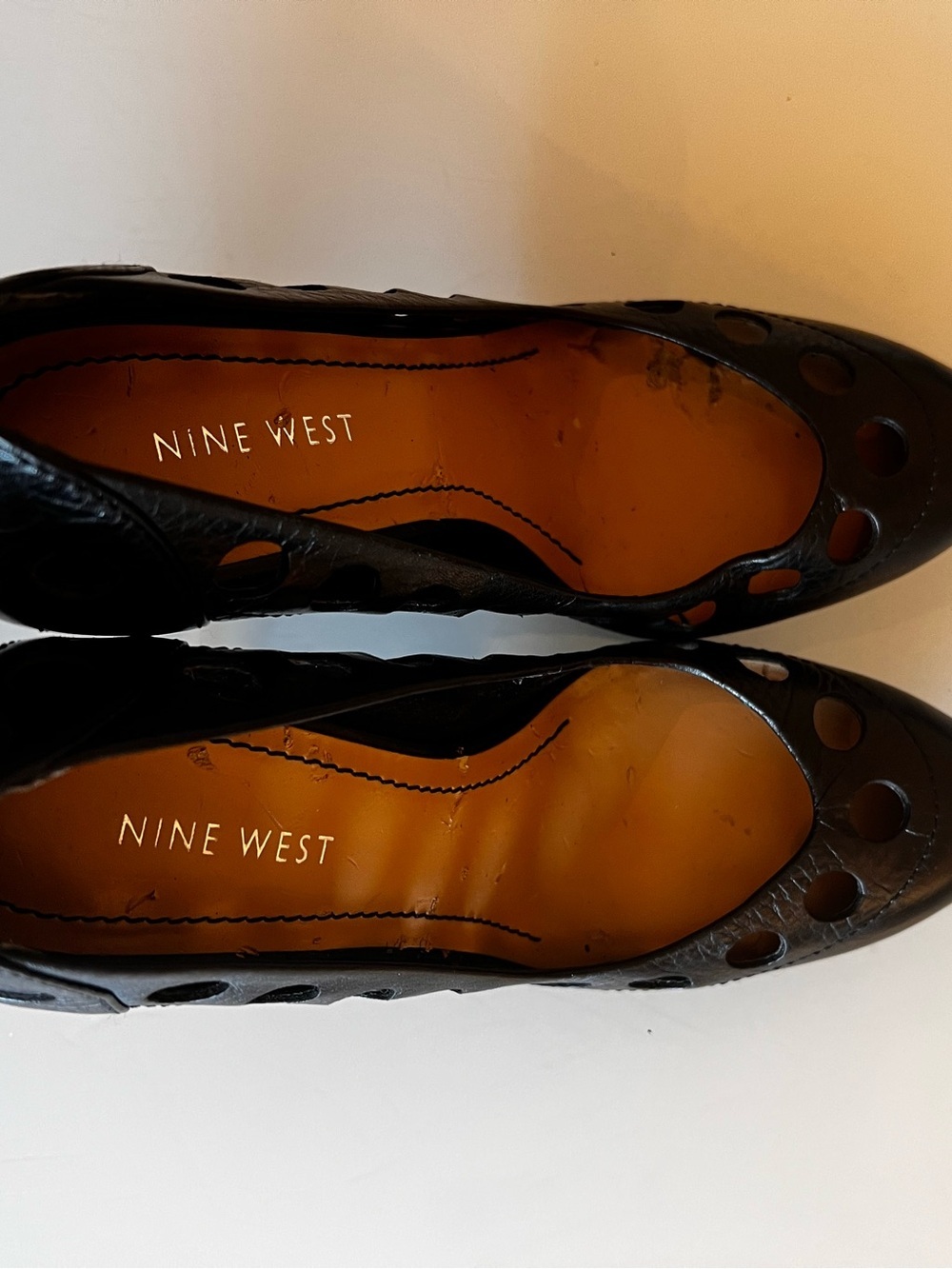 Nine West Black Leather Cutout Pumps Size 7 Round Toe Career Quiet Luxury - Picture 5 of 12